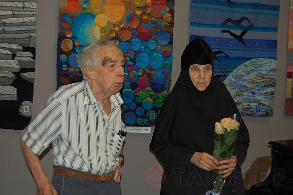 Всемирный клуб одесситов представляет: гобелены Эсфири Серпионовой