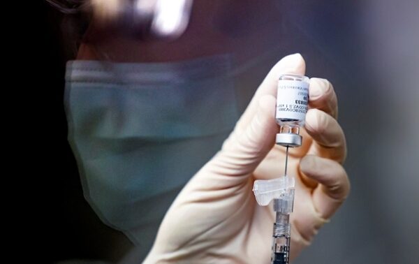 Минздрав обещает третью дозу вакцины всем желающим Минздрав обещает третью дозу вакцины всем желающим