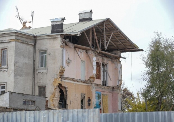 На Мечникова обвалилась часть жилого дома
