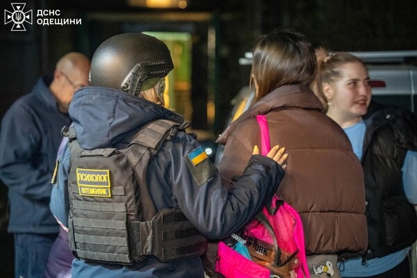 Ночной удар по жилому сектору Одессы: пострадали люди