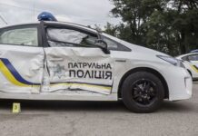 В Одессе прохожие повредили автомобиль полицейских: подробности конфликта (обновлено)